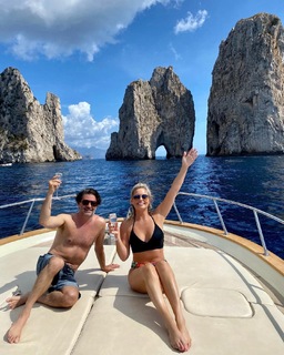 Courtney Friel feet photo thumbnail
