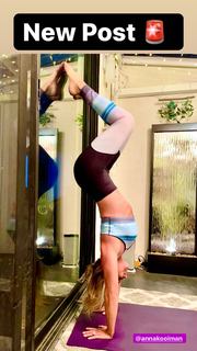 Courtney Friel feet photo thumbnail