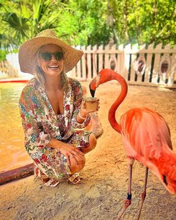 Courtney Friel feet photo thumbnail