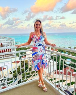 Courtney Friel feet photo thumbnail