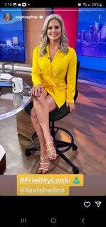 Courtney Friel feet photo thumbnail