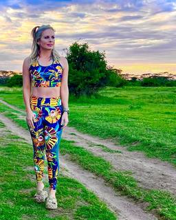 Courtney Friel feet photo thumbnail