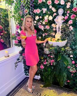 Courtney Friel feet photo thumbnail