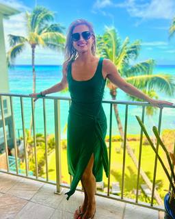 Courtney Friel feet photo thumbnail