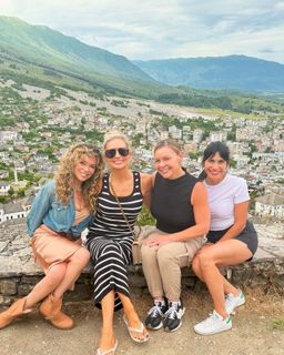 Courtney Friel feet photo thumbnail