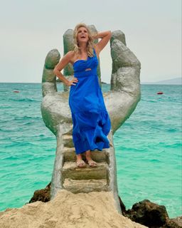 Courtney Friel feet photo thumbnail