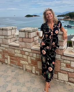 Courtney Friel feet photo thumbnail