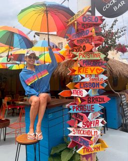 Courtney Friel feet photo thumbnail