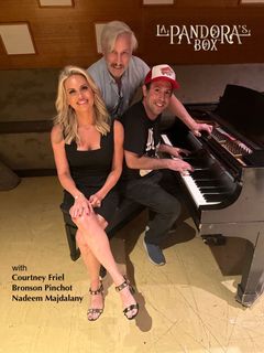 Courtney Friel feet photo thumbnail