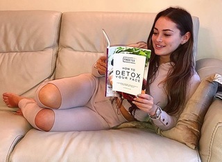 Courtney Green feet photo thumbnail