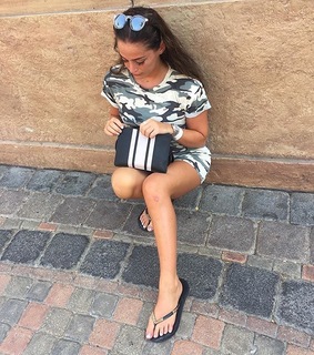 Courtney Green feet photo thumbnail