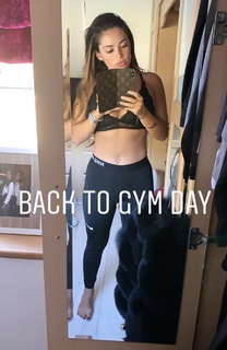 Courtney Green feet photo thumbnail