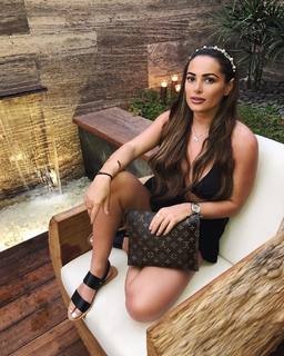 Courtney Green feet photo thumbnail