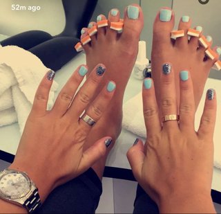 Courtney Green feet photo thumbnail