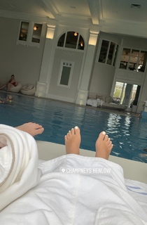 Courtney Green feet photo thumbnail