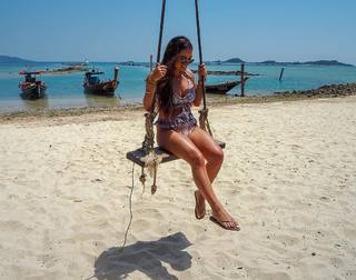Courtney Green feet photo thumbnail