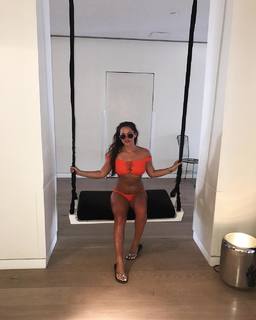 Courtney Green feet photo thumbnail