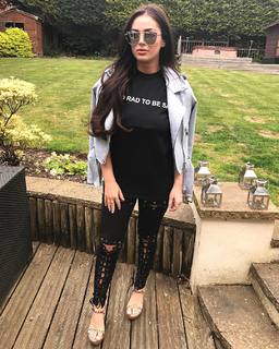 Courtney Green feet photo thumbnail
