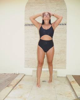 Courtney Green feet photo thumbnail