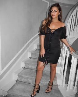 Courtney Green feet photo thumbnail