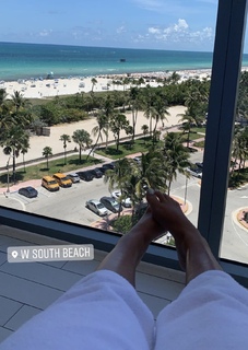 Courtney Green feet photo thumbnail