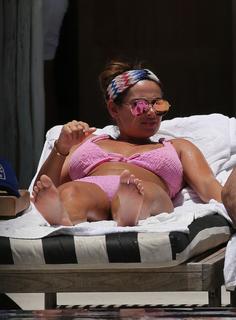 Courtney Green feet photo thumbnail