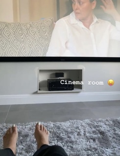 Courtney Green feet photo thumbnail