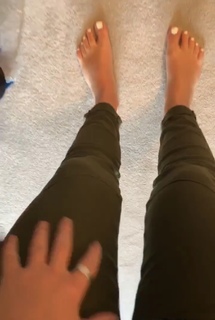 Courtney Green feet photo thumbnail