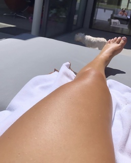Courtney Green feet photo thumbnail