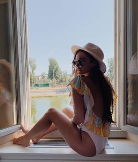 Courtney Green feet photo thumbnail