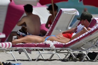 Courtney Green feet photo thumbnail
