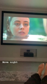 Courtney Green feet photo thumbnail