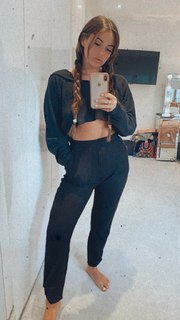 Courtney Green feet photo thumbnail