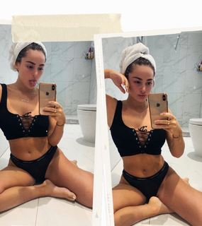 Courtney Green feet photo thumbnail