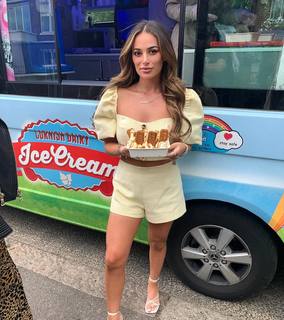 Courtney Green feet photo thumbnail