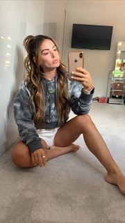 Courtney Green feet photo thumbnail