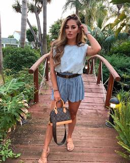 Courtney Green feet photo thumbnail