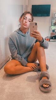 Courtney Green feet photo thumbnail