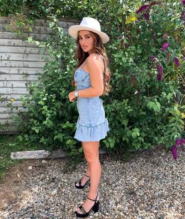 Courtney Green feet photo thumbnail