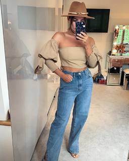 Courtney Green feet photo thumbnail