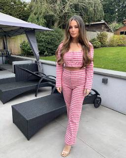 Courtney Green feet photo thumbnail