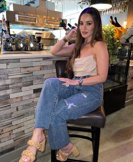 Courtney Green feet photo thumbnail
