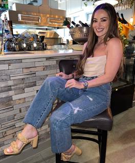 Courtney Green feet photo thumbnail