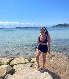 Courtney Green feet photo thumbnail