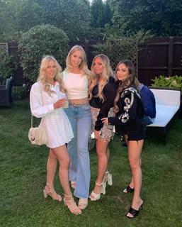 Courtney Green feet photo thumbnail