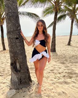 Courtney Green feet photo thumbnail