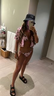 Courtney Green feet photo thumbnail