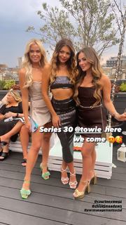 Courtney Green feet photo thumbnail
