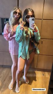 Courtney Green feet photo thumbnail