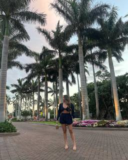 Courtney Green feet photo thumbnail